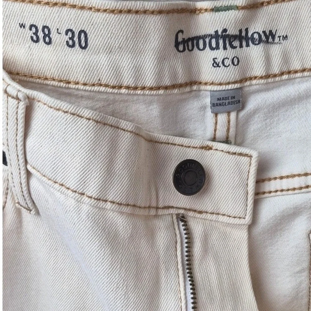 Goodfellow & Co Straight Jeans Mens 38x30 Cream NWT Coolmax Distressed Off-White